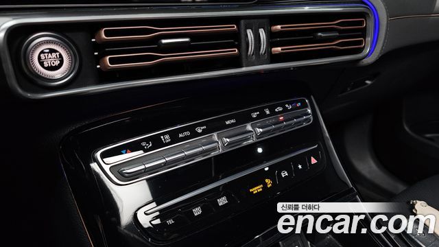 Mercedes-Benz EQC 2020 — photo 26