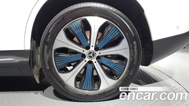 Mercedes-Benz EQC 2020 — photo 7