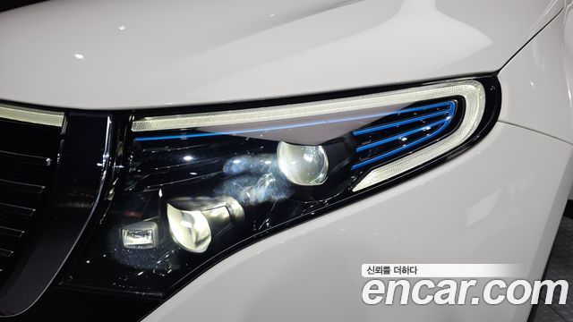 Mercedes-Benz EQC 2020 — photo 8