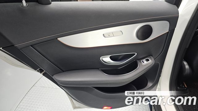 Mercedes-Benz EQC 2020 — photo 15
