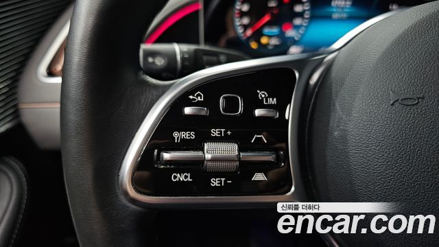 Mercedes-Benz EQC 2020 — photo 29