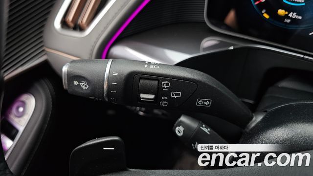 Mercedes-Benz EQC 2020 — photo 31