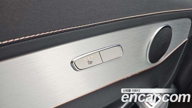 Mercedes-Benz EQC 2020 — photo 33