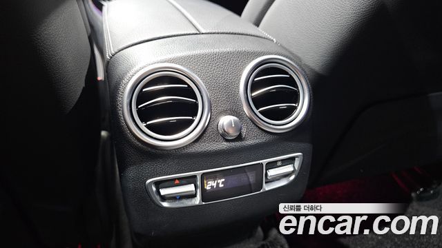 Mercedes-Benz EQC 2020 — photo 34