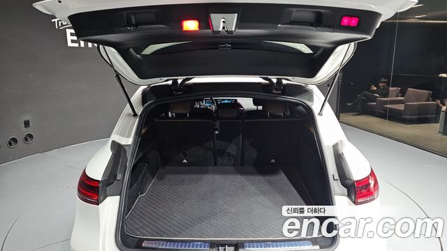 Mercedes-Benz EQC 2020 — photo 35