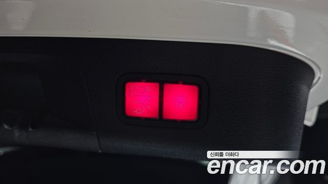Mercedes-Benz EQC 2020 — photo 36