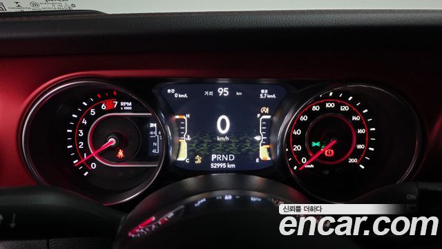 Jeep Wrangler 2021 — photo 11