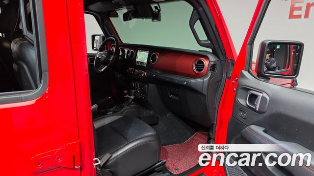 Jeep Wrangler 2021 — photo 17