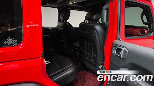 Jeep Wrangler 2021 — photo 18