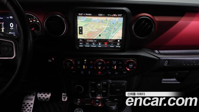 Jeep Wrangler 2021 — photo 20