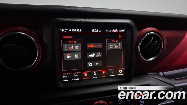 Jeep Wrangler 2021 — photo 23