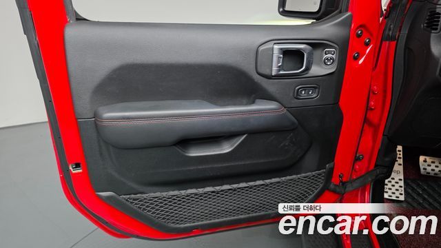Jeep Wrangler 2021 — photo 14