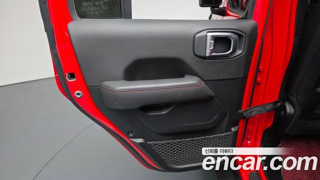 Jeep Wrangler 2021 — photo 15