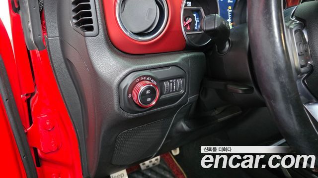 Jeep Wrangler 2021 — photo 27
