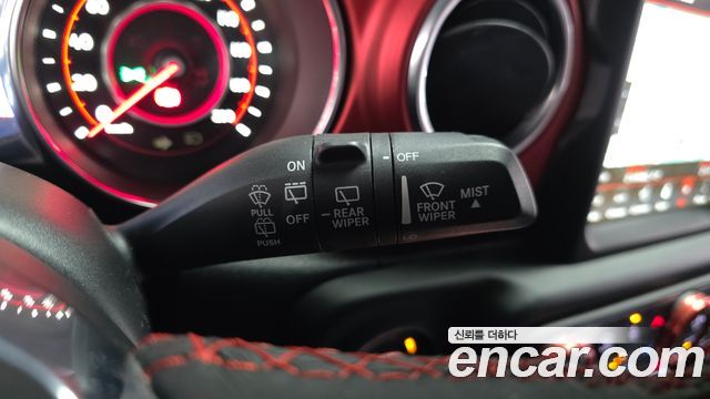 Jeep Wrangler 2021 — photo 28