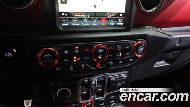 Jeep Wrangler 2021 — photo 31