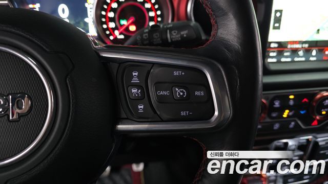 Jeep Wrangler 2021 — photo 32