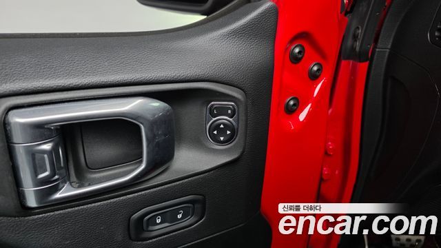 Jeep Wrangler 2021 — photo 33