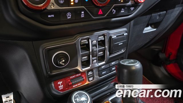 Jeep Wrangler 2021 — photo 34