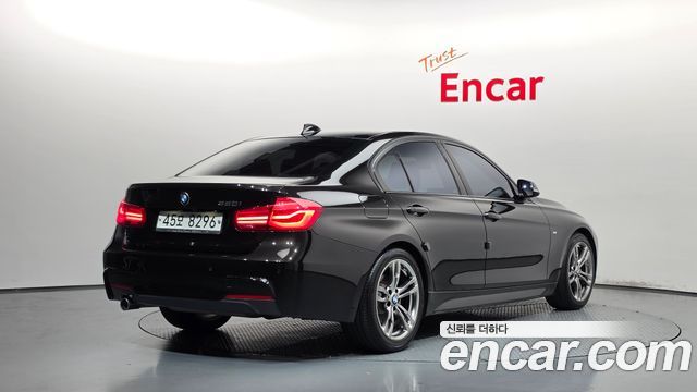 BMW 3-Series 2018 — photo 2