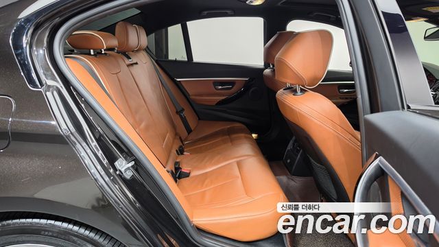 BMW 3-Series 2018 — photo 17