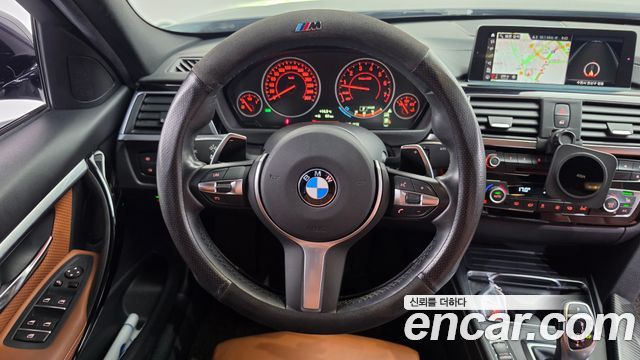 BMW 3-Series 2018 — photo 18