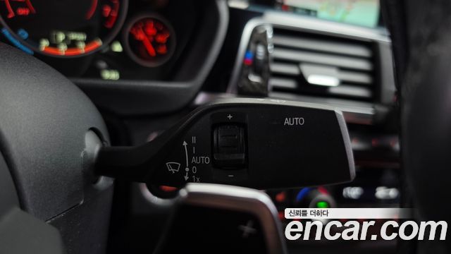 BMW 3-Series 2018 — photo 22