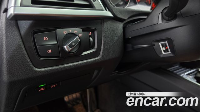 BMW 3-Series 2018 — photo 23