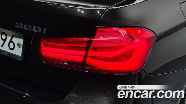BMW 3-Series 2018 — photo 9