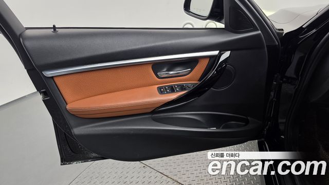 BMW 3-Series 2018 — photo 14