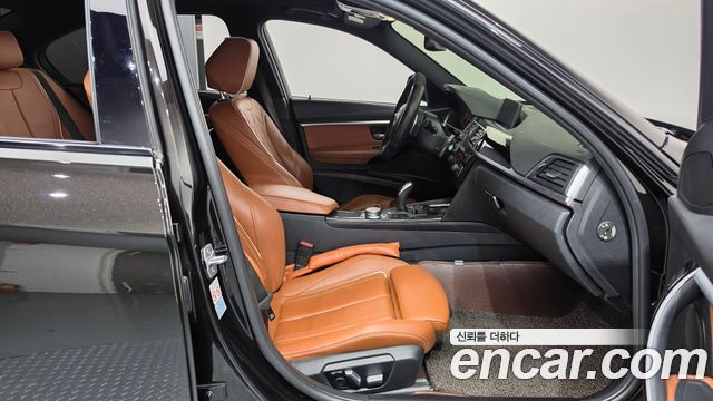 BMW 3-Series 2018 — photo 16