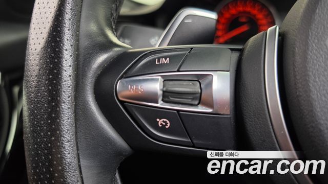 BMW 3-Series 2018 — photo 28