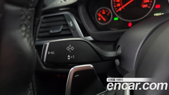 BMW 3-Series 2018 — photo 29