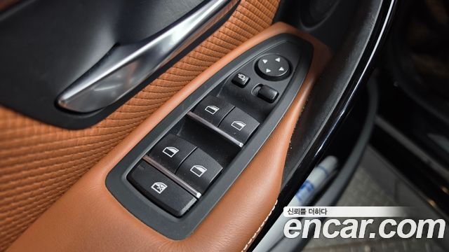 BMW 3-Series 2018 — photo 33