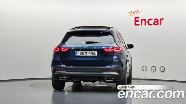 Mercedes-Benz GLA-Class 2021 — photo 4