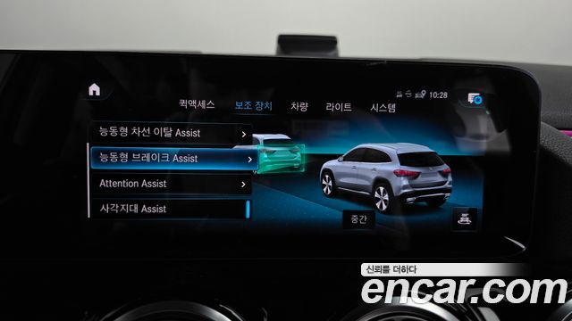 Mercedes-Benz GLA-Class 2021 — photo 32