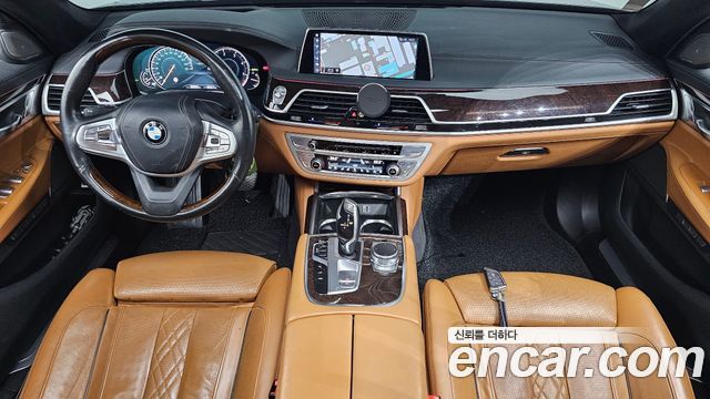 BMW 7-Series 2016 — photo 10