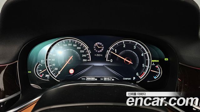 BMW 7-Series 2016 — photo 11