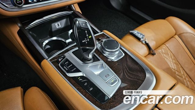 BMW 7-Series 2016 — photo 12