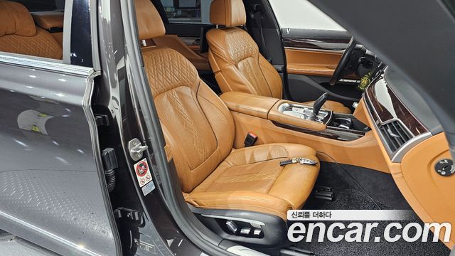 BMW 7-Series 2016 — photo 18