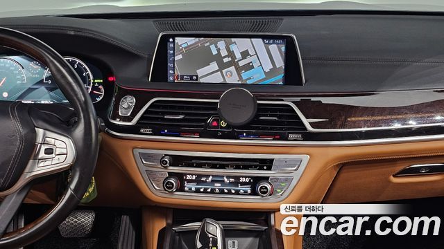 BMW 7-Series 2016 — photo 20
