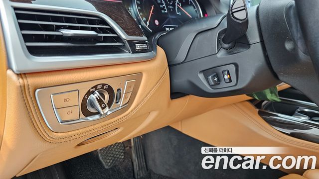 BMW 7-Series 2016 — photo 23