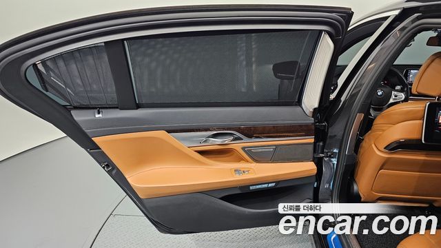 BMW 7-Series 2016 — photo 15