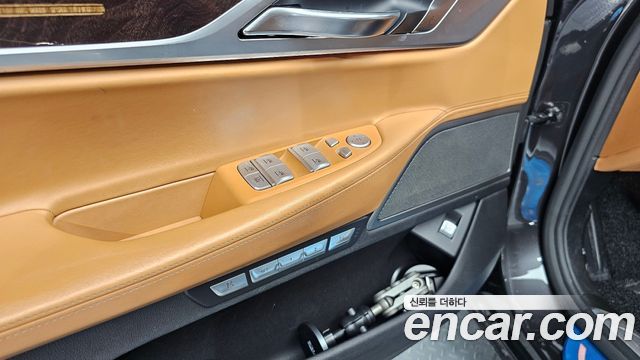 BMW 7-Series 2016 — photo 27