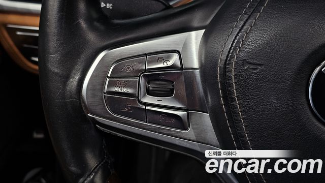 BMW 7-Series 2016 — photo 29
