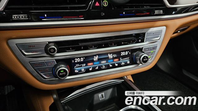 BMW 7-Series 2016 — photo 37