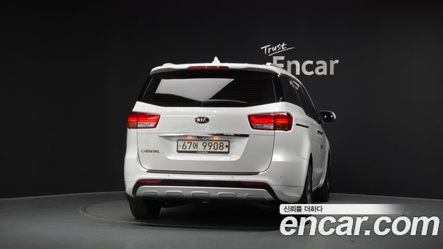 Kia Canival 2015 — photo 4