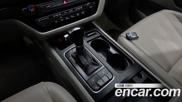 Kia Canival 2015 — photo 9