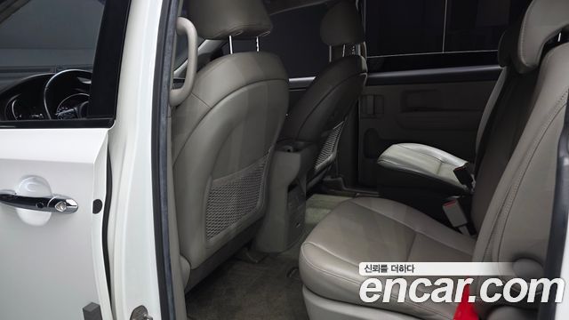 Kia Canival 2015 — photo 11