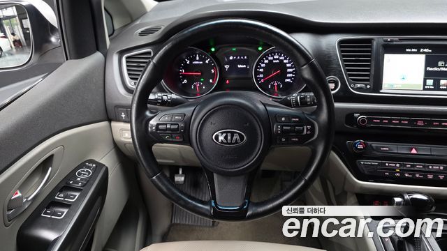 Kia Canival 2015 — photo 13